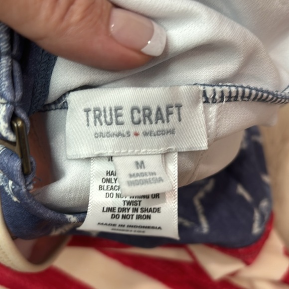 TRUE CRAFT PATRIOTIC CENTER CUT OUT ONE Piece - Picture 6 of 7